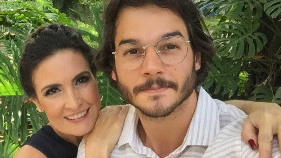 Fátima Bernardes separada e Anitta grávida em 2018, dizem videntes