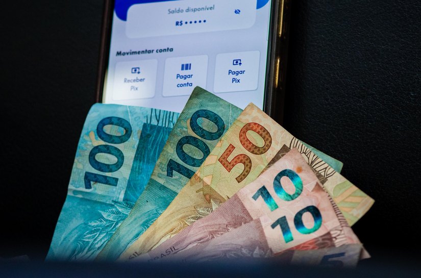 Governo do Estado antecipa salários de servidores para esta quarta-feira