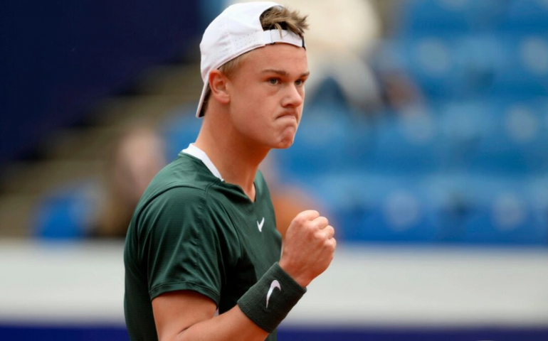Holger Rune sobe oito posições após título em Paris e entra no top 10 da ATP