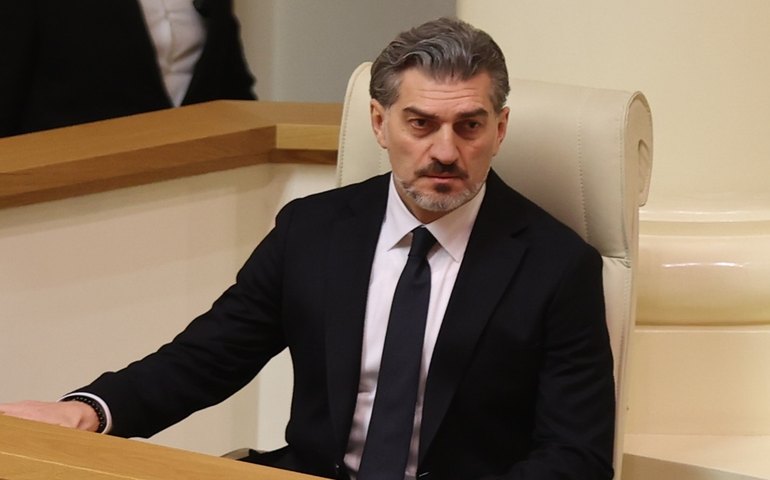 Mikheil Kavelashvili toma posse como presidente da Georgia e complica caminho do país rumo à UE