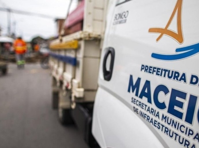 Algás é autuada por abertura irregular no pavimento e risco à segurança de motoristas e pedestres