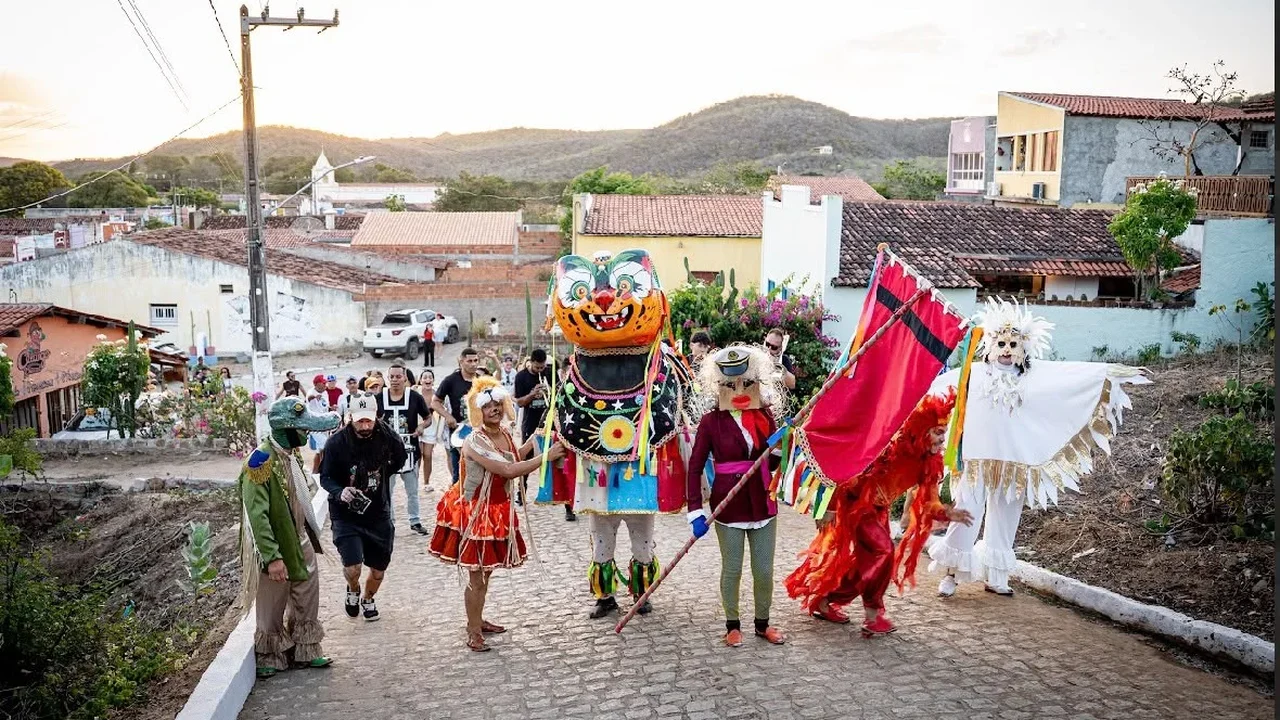 Cortejo do Bulba leva Ccultura às ruas da Ilha do Ferro e abre jornada do Primavera Cultural por Alagoas