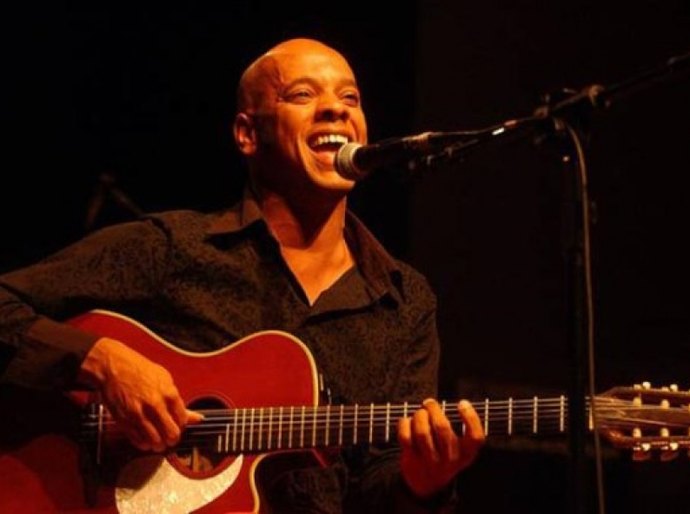 Aplauso Especial do fim de semana faz homenagem ao cantor Vander Lee