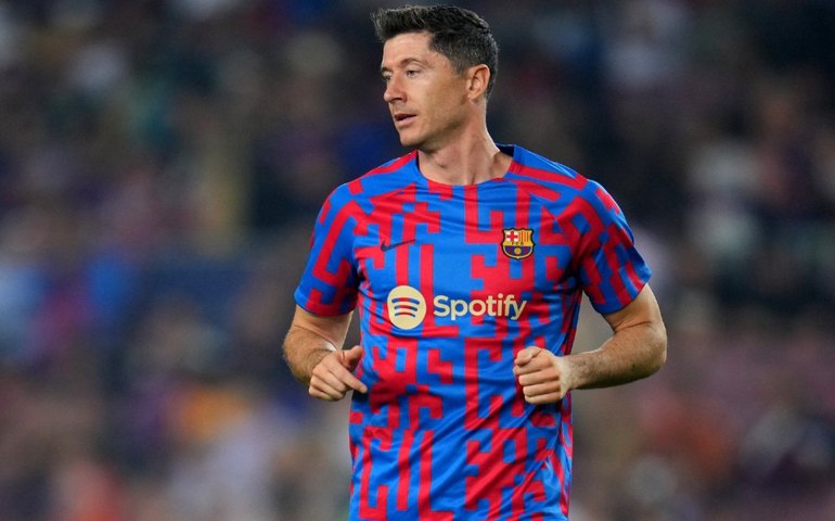 Eliminado, Barcelona perde outra do Bayern, que avança em 1º na Liga dos Campeões