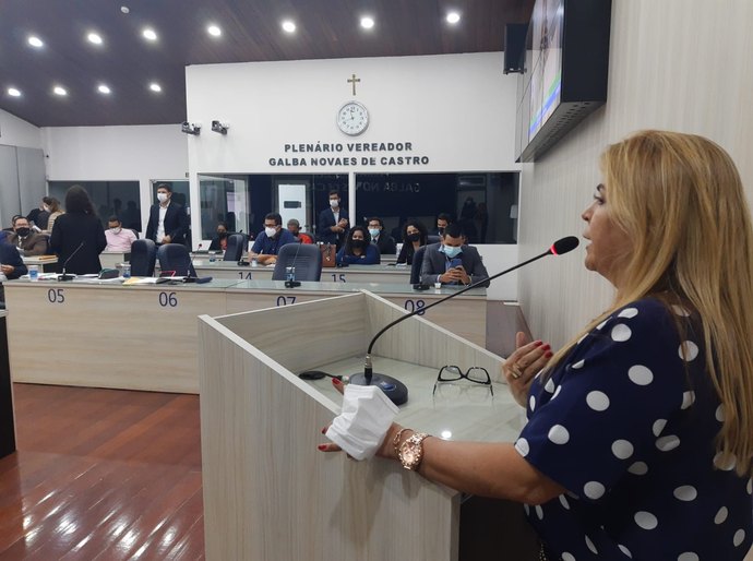 Câmara publica lei que prioriza casa para mulheres vítimas de violência