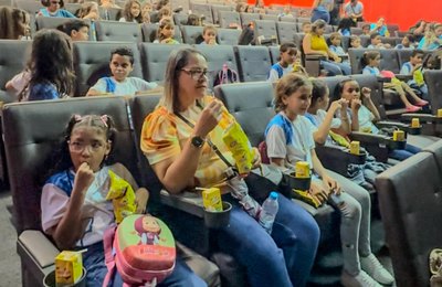 Na Costa dos Corais: Cientistas educam crianças com brincadeiras