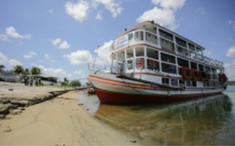 Estudantes de escolas públicas municipais de Penedo terão passeio de barco com Papai Noel