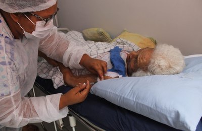 Penedo realiza busca ativa para vacinar idosos e pessoas acamadas contra Covid-19