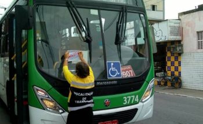 Ônibus de empresa Veleiro é lacrado por falta de manutenção