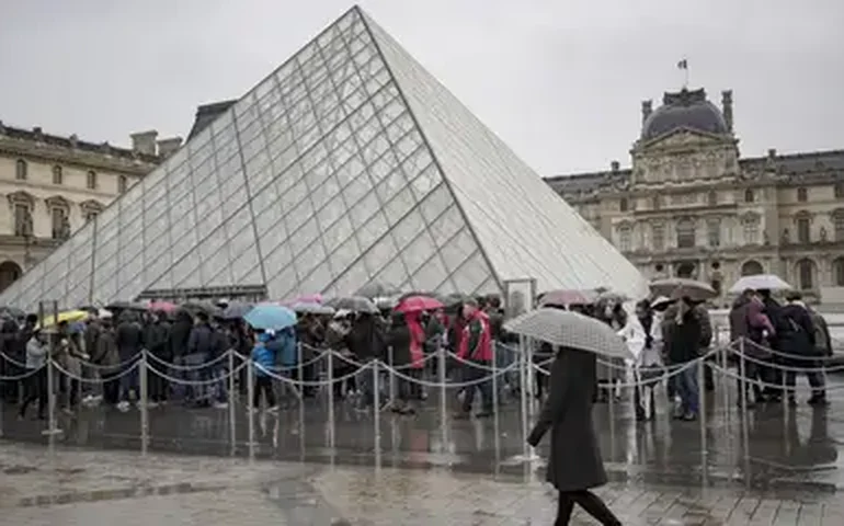 Mais quatro pessoas são presas por roubo milionário de joias no Museu do Louvre