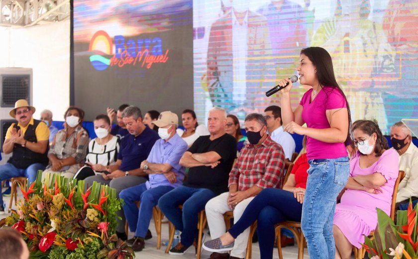 Gabriela e Gilberto Gonçalves prestigiam entrega de Ginásio na Barra de São Miguel ao lado de Arthur e Benedito de Lira