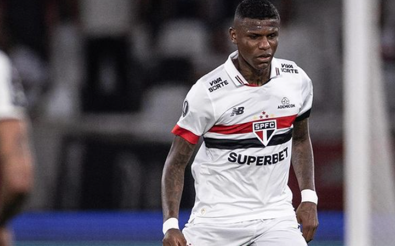 Arboleda e Wellington Rato treinam com bola e devem ser novidade no São Paulo