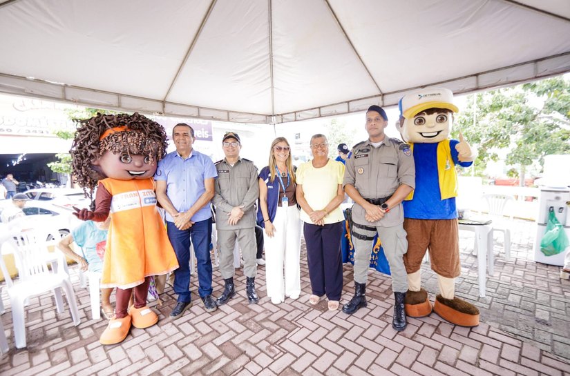 Prefeita Tia Júlia destaca importância da educação no trânsito durante blitz educativa em Palmeira