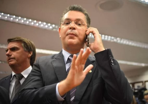 Líder da bancada evangélica não quer diálogo com Lula