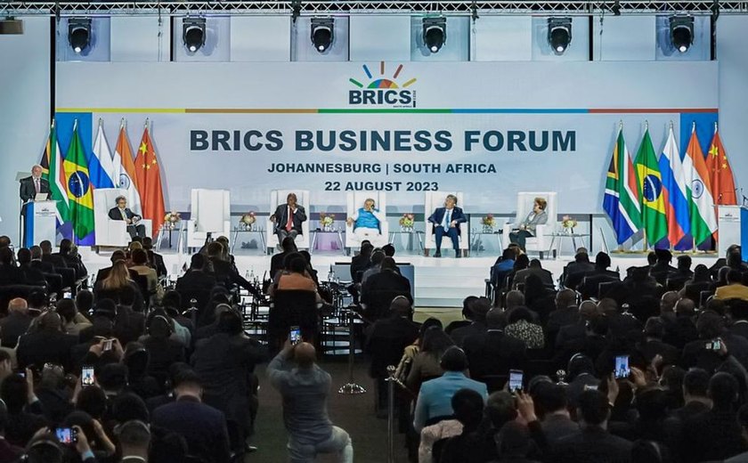 Brics começa estudos para usar moedas locais em transações dentro do bloco