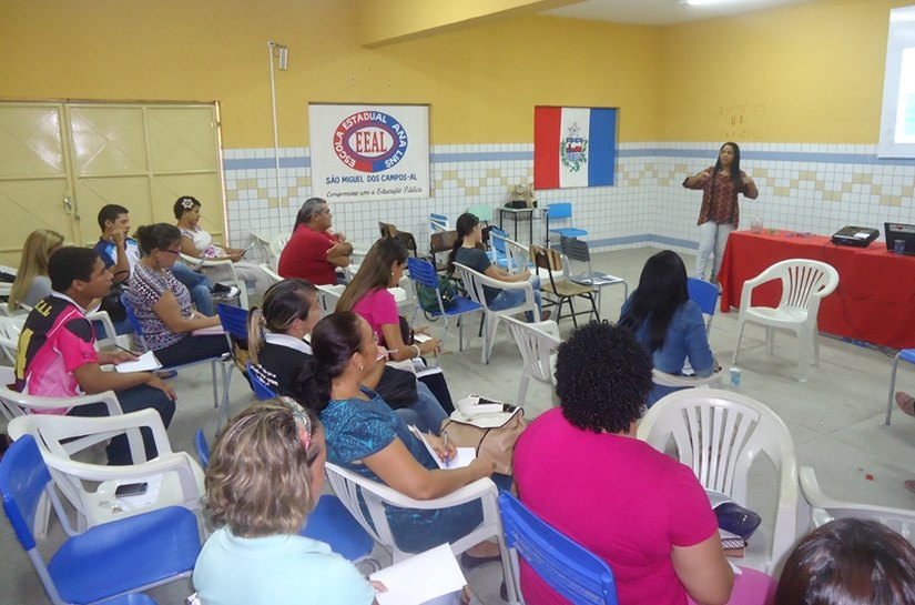 Educadores de São Miguel dos Campos participam de oficina de Agro-reciclagem