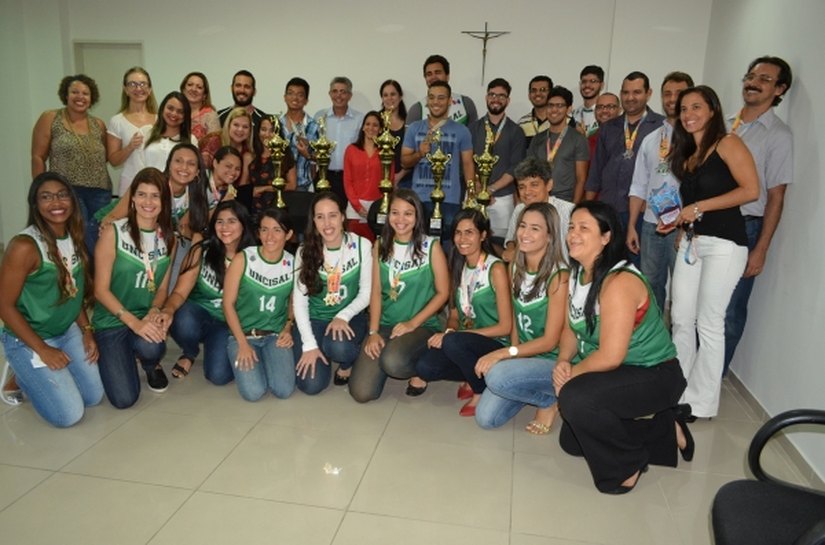 Reitor recebeu atletas premiados nos Jogos dos Servidores