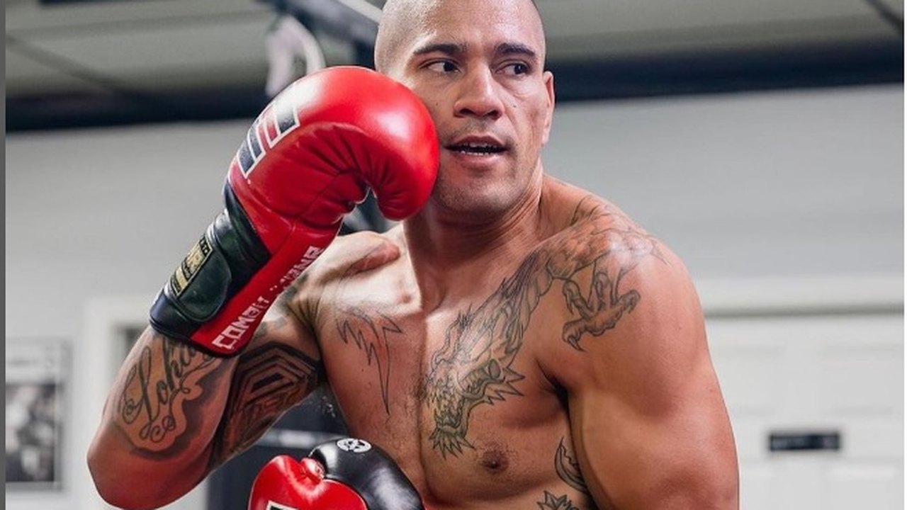 Campeão do UFC, Poatan diz que ex-namorada o agrediu e revela motivo do fim: 'Ela era casada'