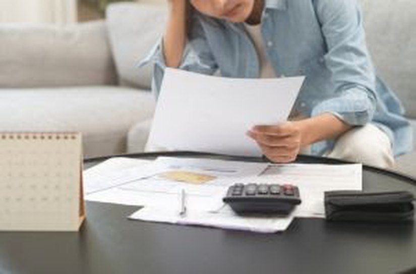 Você sente ansiedade financeira? Veja como sair do aperto à tranquilidade, organizando as economias