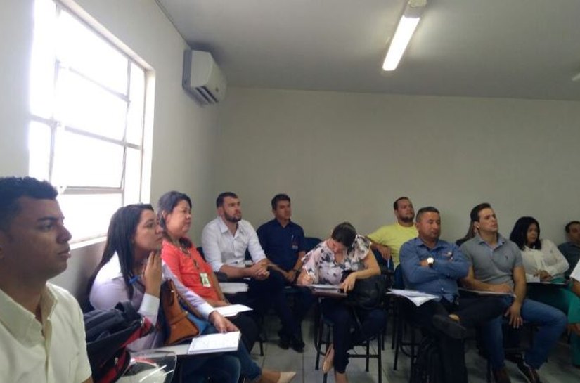 SMTT de Arapiraca orienta representantes de empresas sobre vagas preferencias