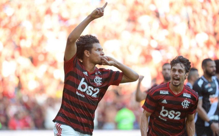 Flamengo volta a bater Vasco por 2 a 0 e conquista o seu 35º título do Carioca