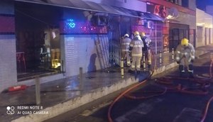 Homem fica ferido após pizzaria pegar fogo na Zona Norte de Aracaju / Foto: Foto: CBM/SE