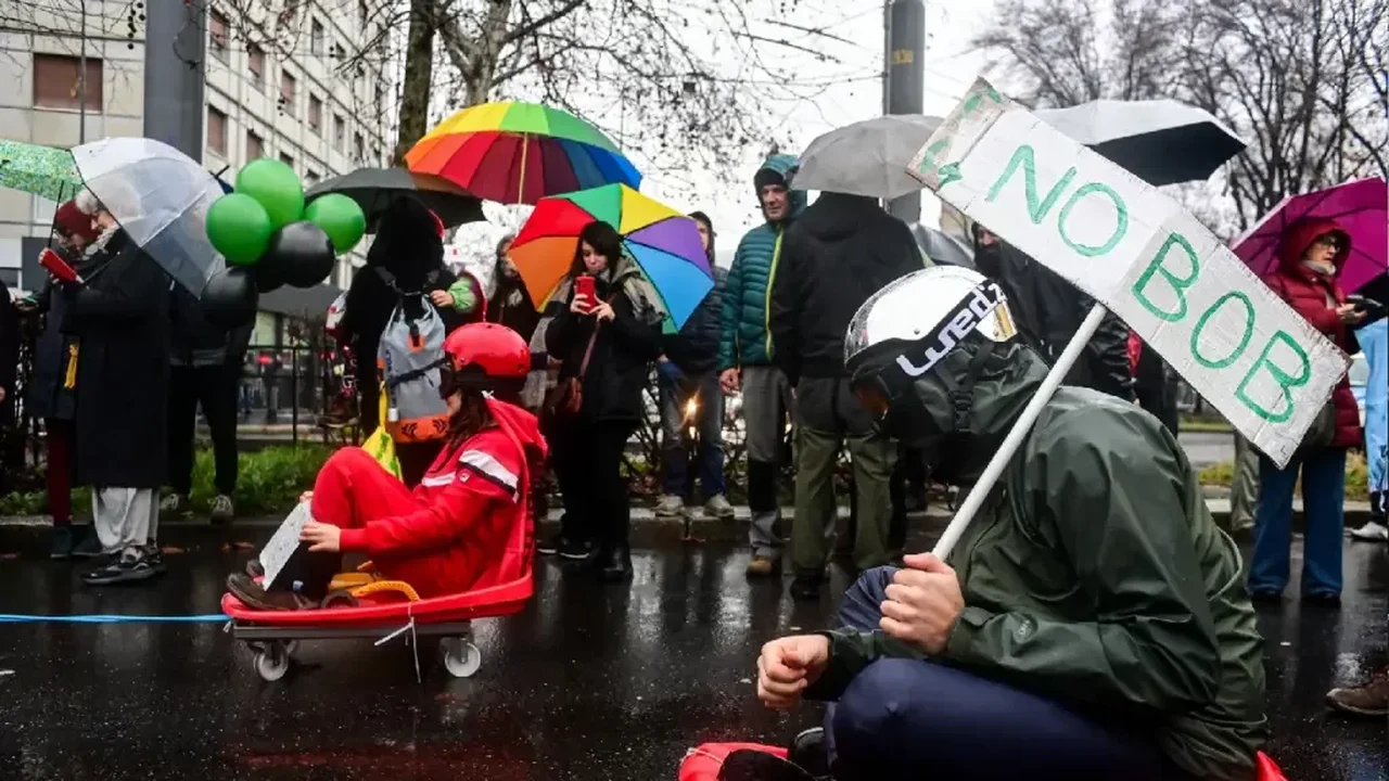 Manifestantes vão às ruas de Milão protestar contra os Jogos de Inverno 2026