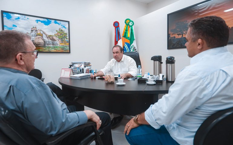 Prefeito Luciano debate revitalização do Morro Santo da Massaranduba com bispo de Penedo