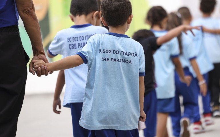 Alunos são obrigados a fazer flexão como punição em escola cívico-militar do DF; PMs são afastados
