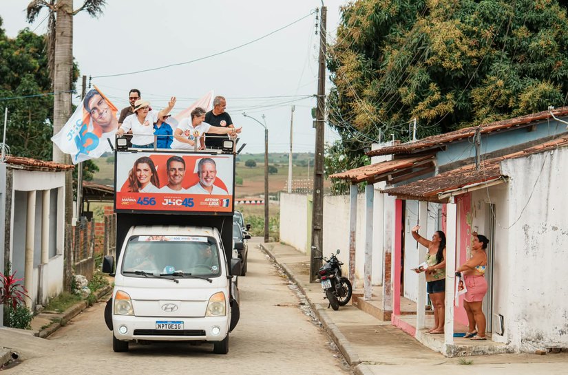 Célia Rocha percorre zona rural de Arapiraca e diz que vai “botar para quebrar” como vice-governadora