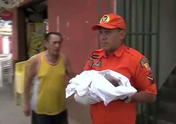 Comerciante encontra bebê em caixa de sapato, em Maceió