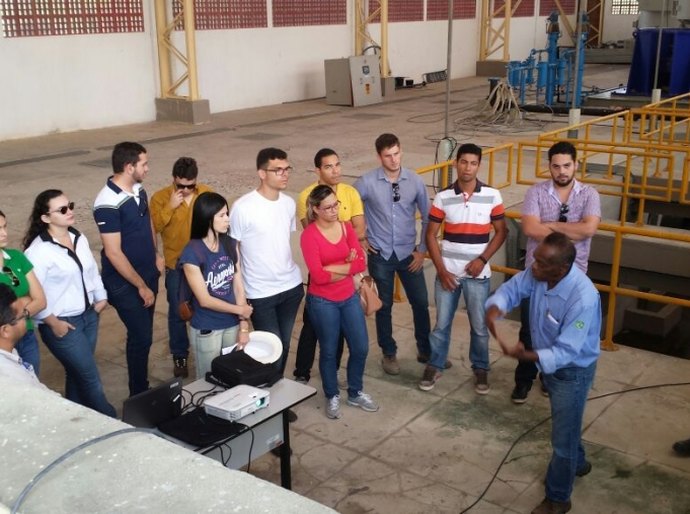 Alunos de Engenharia da Ufal vão ao Canal do Sertão para aula prática