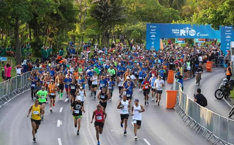 Nas rua e nas redes, Maratona do Rio tem recorde, incentivo à vida saudável e até pedido de casamento