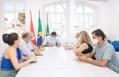 Palmeira enviará à Câmara dois PL’s que cria gratificação por desempenho para servidores da Saúde