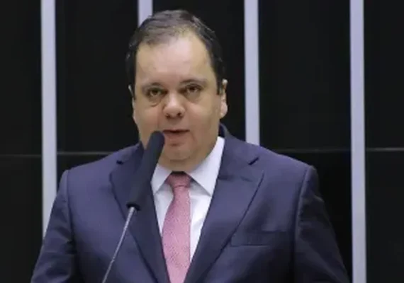 Elmar e Brito chegam juntos a festa do PSD e reforçam aliança contra Motta e Lira