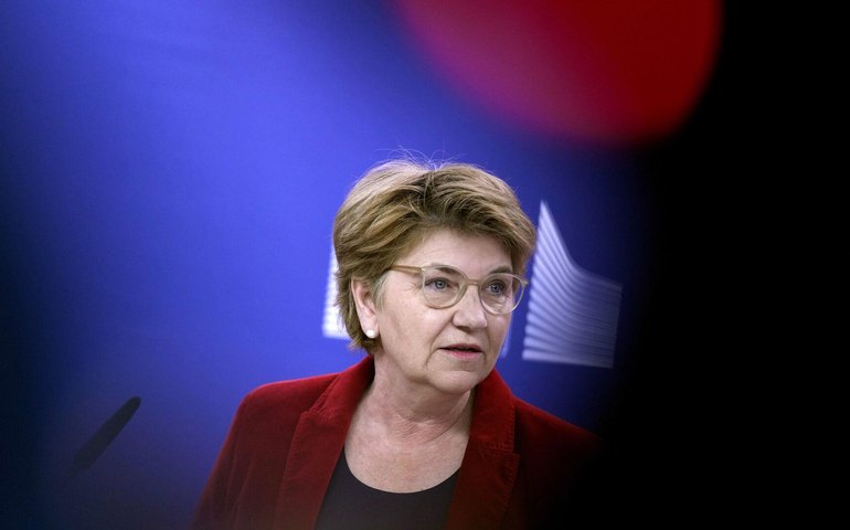 Partido suíço exige renúncia de ministra da Defesa por falhas na política de segurança