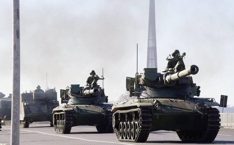 Siglas repudiam desfile militar e apontam tentativa de constranger o Congresso