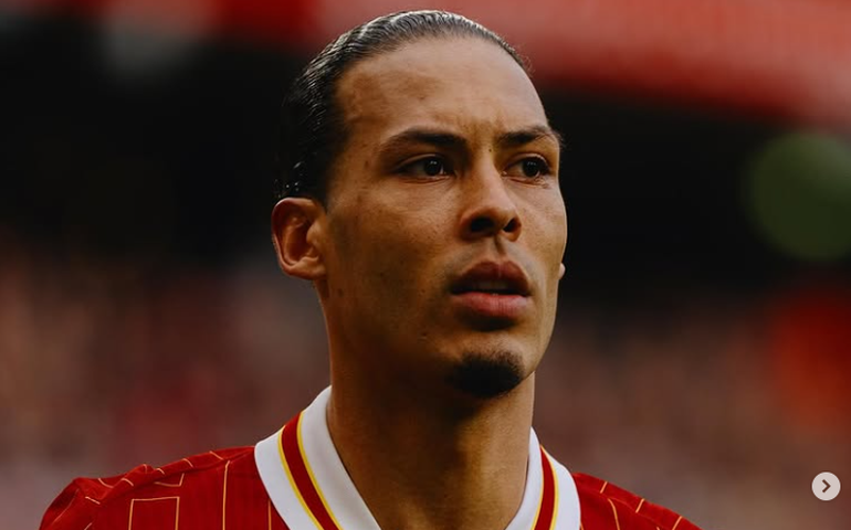 Liverpool encerra expectativa e estende contrato de Van Dijk