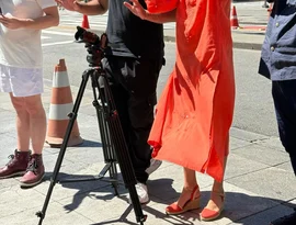 Annick fala sobre amor e diversidade em novo clipe gravado com Coral da Câmara LGBT em performance no Teatro Municipal de São Paulo