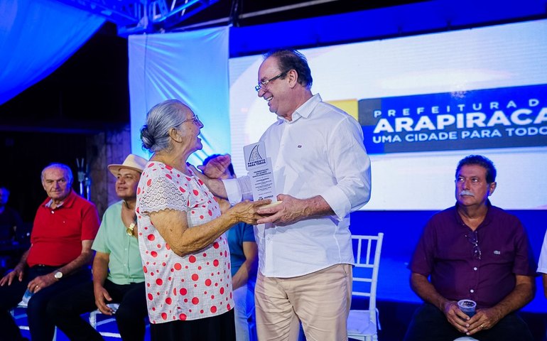 Santa Esmeralda comemora os 99 anos de Arapiraca com a pavimentação de 27 ruas