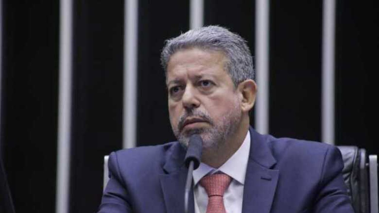 Lira diz que não deve recuar ‘um milímetro’ na discussão sobre emendas de relator