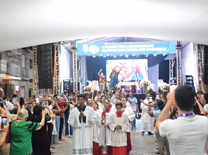 Palco da Fé em Penedo celebra Bom Jesus dos Navegantes com devoção e atrações culturais