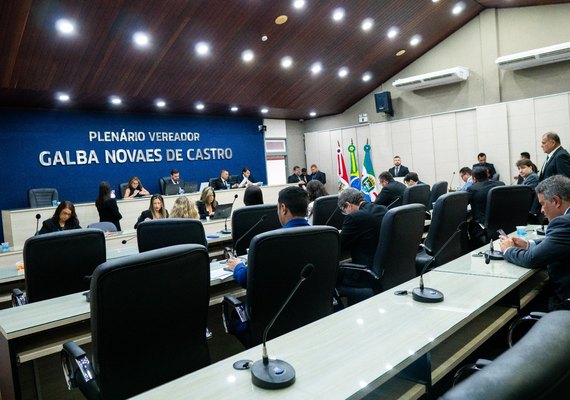 Sessão ordinária da Câmara debate reajuste salarial de servidores municipais