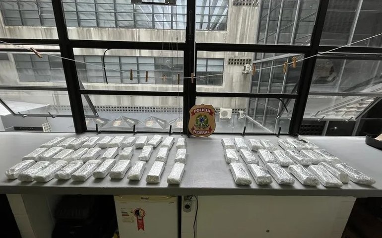 Casal é preso em São Sebastião com 160 kg de maconha que vinha do Paraná; homem é de Palmeira