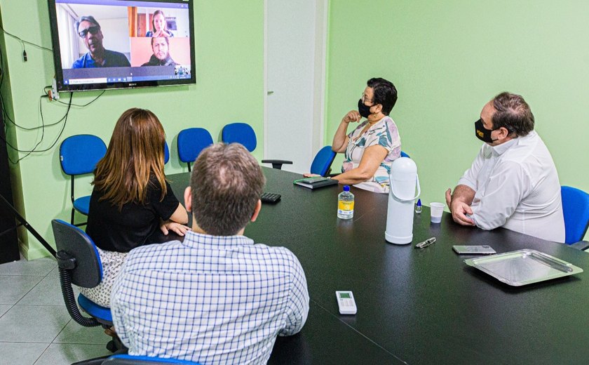 Prefeito Luciano destaca geração de 1.200 novos empregos em videoconferência com diretores da AEC