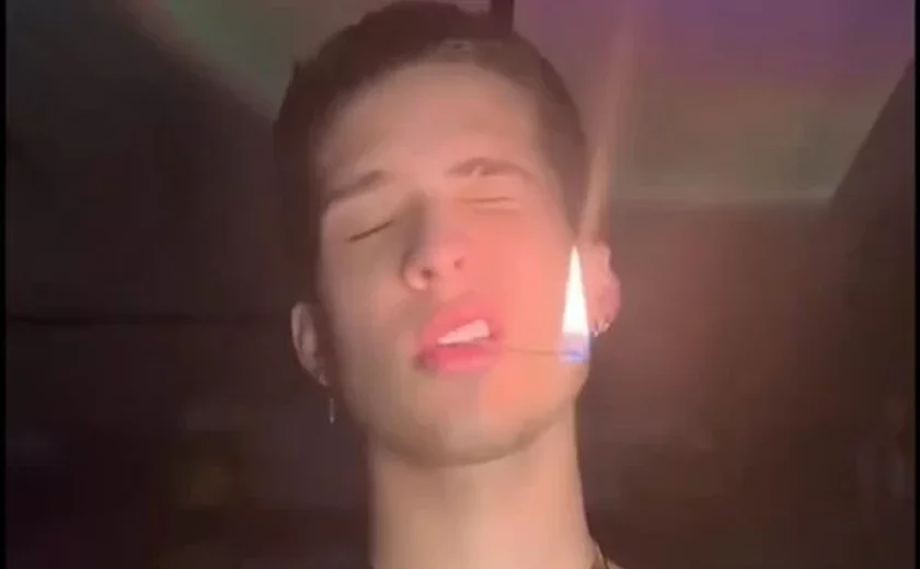 João Guilherme queima os cílios ao fazer viral da internet