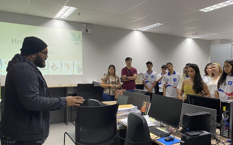 Herbário de Portas Abertas: IMA recebe estudantes da rede pública de Estrela de Alagoas