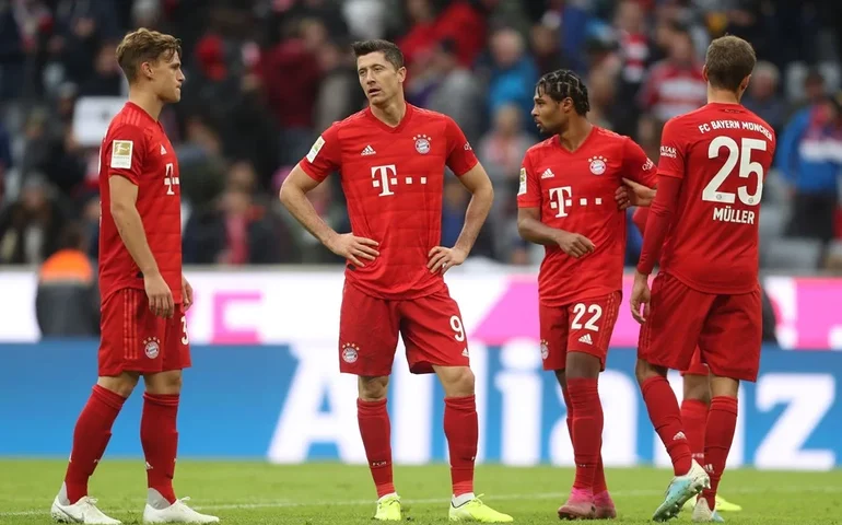 Bayern negocia Zidane como novo técnico, afirma jornal espanhol 