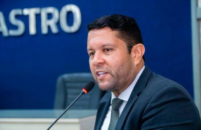 Vereador Allan Pierre apresenta projeto que garante prioridade em moradia a órfãos do feminicídio em Maceió