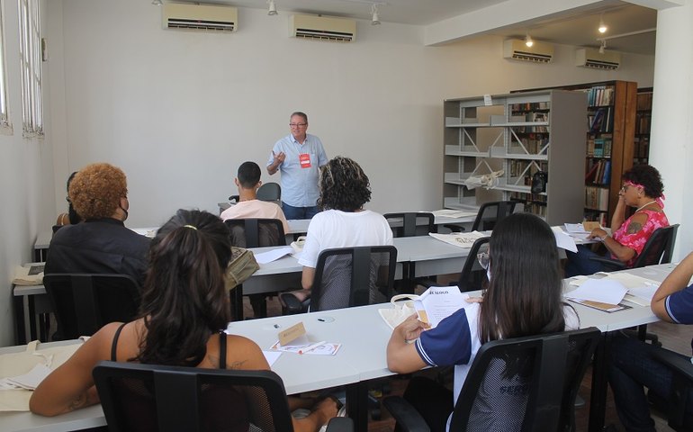Curador da FliPenedo estreia programação das oficinas de escrita criativa